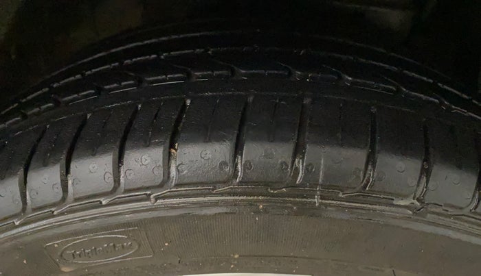 2018 Maruti Ciaz ALPHA 1.5 SHVS PETROL, Petrol, Manual, 64,532 km, Right Front Tyre Tread