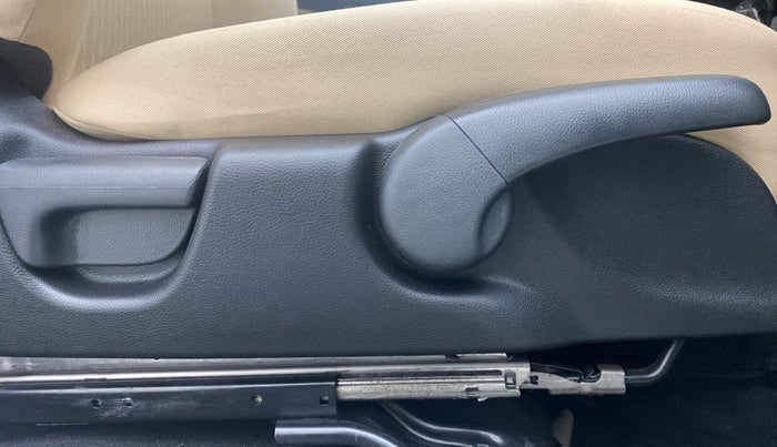 2020 Honda Jazz 1.2 V AT, Petrol, Automatic, 11,443 km, Driver Side Adjustment Panel