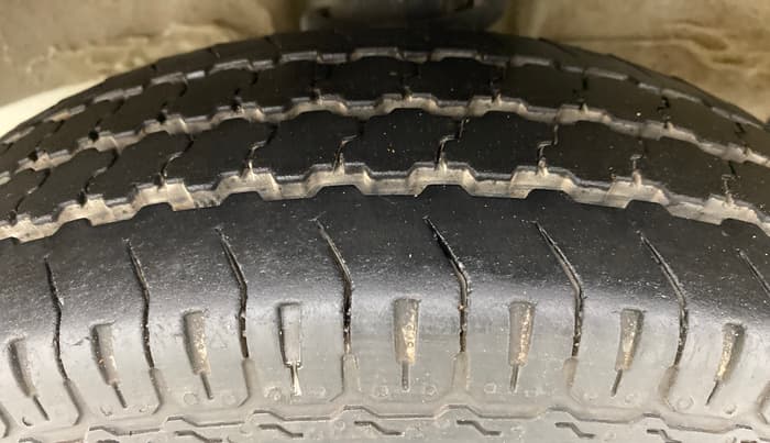 2015 Maruti OMNI E 8 STR, Petrol, Manual, 13,883 km, Left Front Tyre Tread