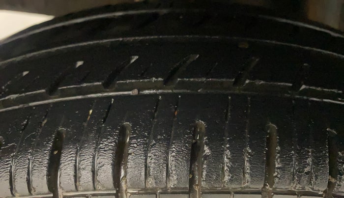 2018 Renault Kwid RXT 1.0 AMT, Petrol, Automatic, 49,859 km, Right Rear Tyre Tread