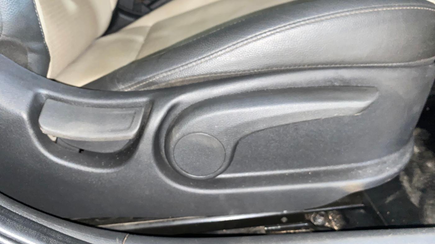 2018 Hyundai Verna 1.6 VTVT SX O, Petrol, Manual, 36,408 km, Driver Side Adjustment Panel
