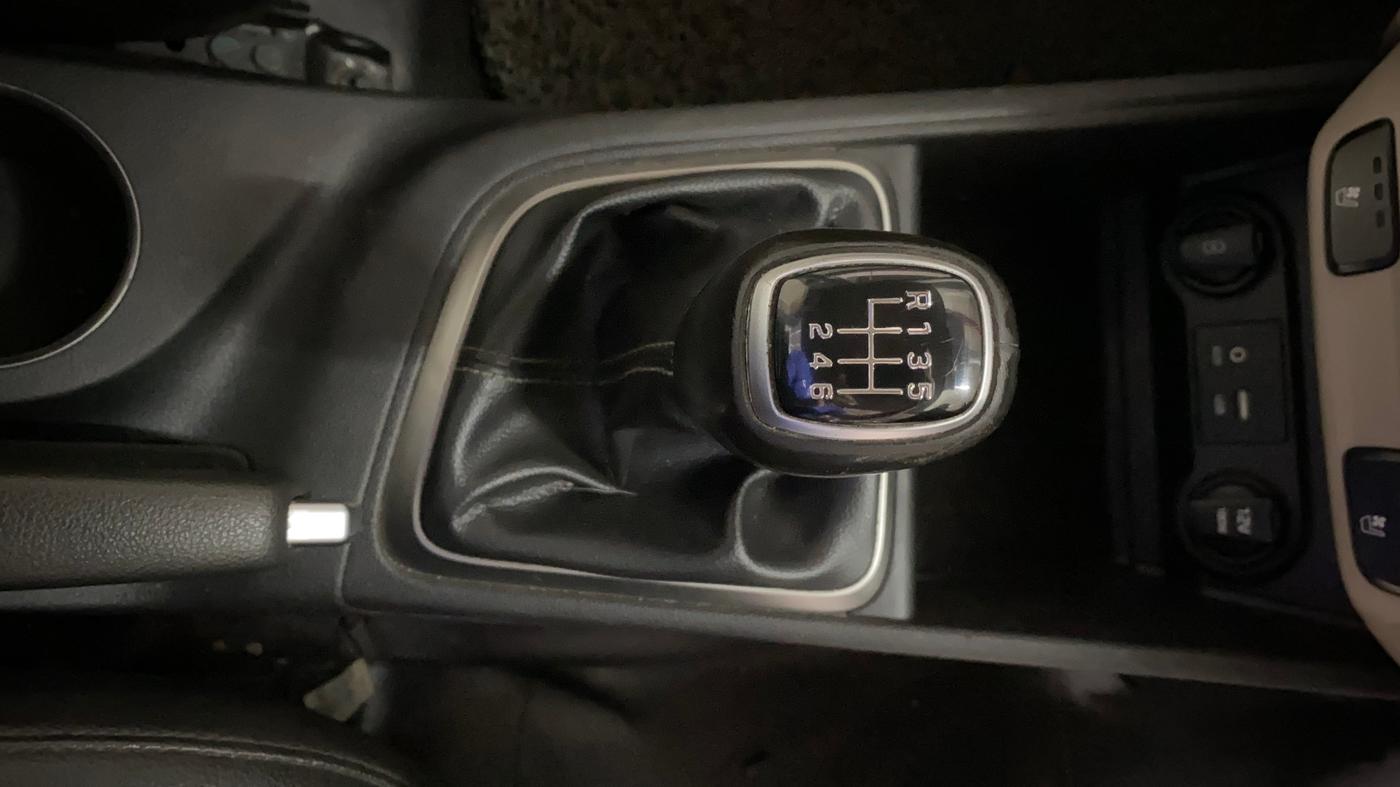 2018 Hyundai Verna 1.6 VTVT SX O, Petrol, Manual, 36,408 km, Gear Lever