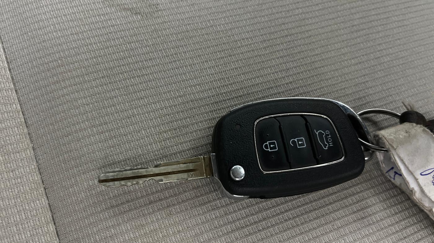 2022 Hyundai VENUE S(O) 1.2, Petrol, Manual, 39,698 km, Key Close Up