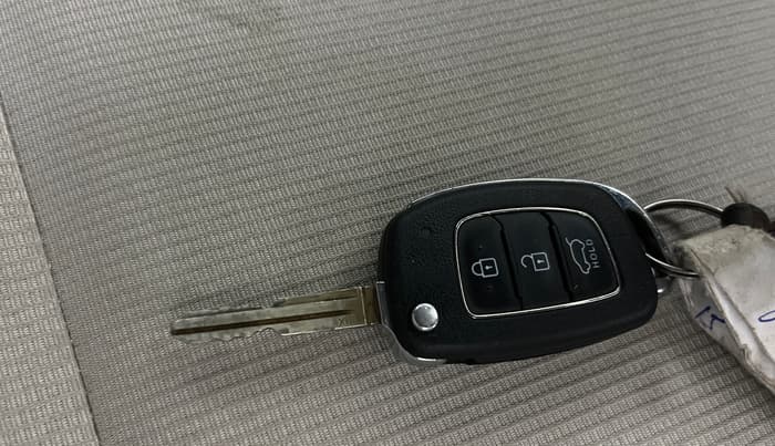 2022 Hyundai VENUE S(O) 1.2, Petrol, Manual, 39,698 km, Key Close Up