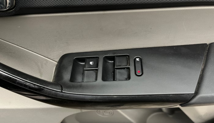 2018 Tata Tiago XZA PETROL, Petrol, Automatic, 51,146 km, Driver Side Door Panels Control