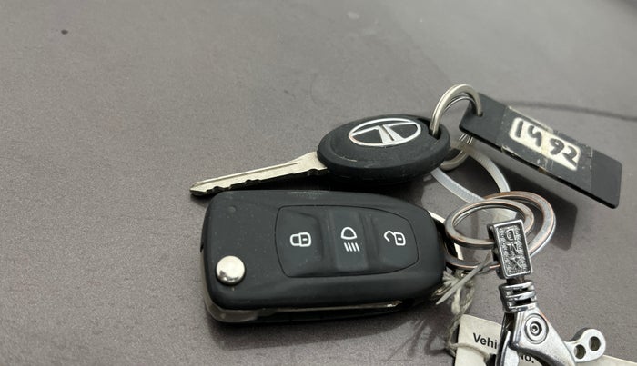 2018 Tata Tiago XZA PETROL, Petrol, Automatic, 51,146 km, Key Close Up
