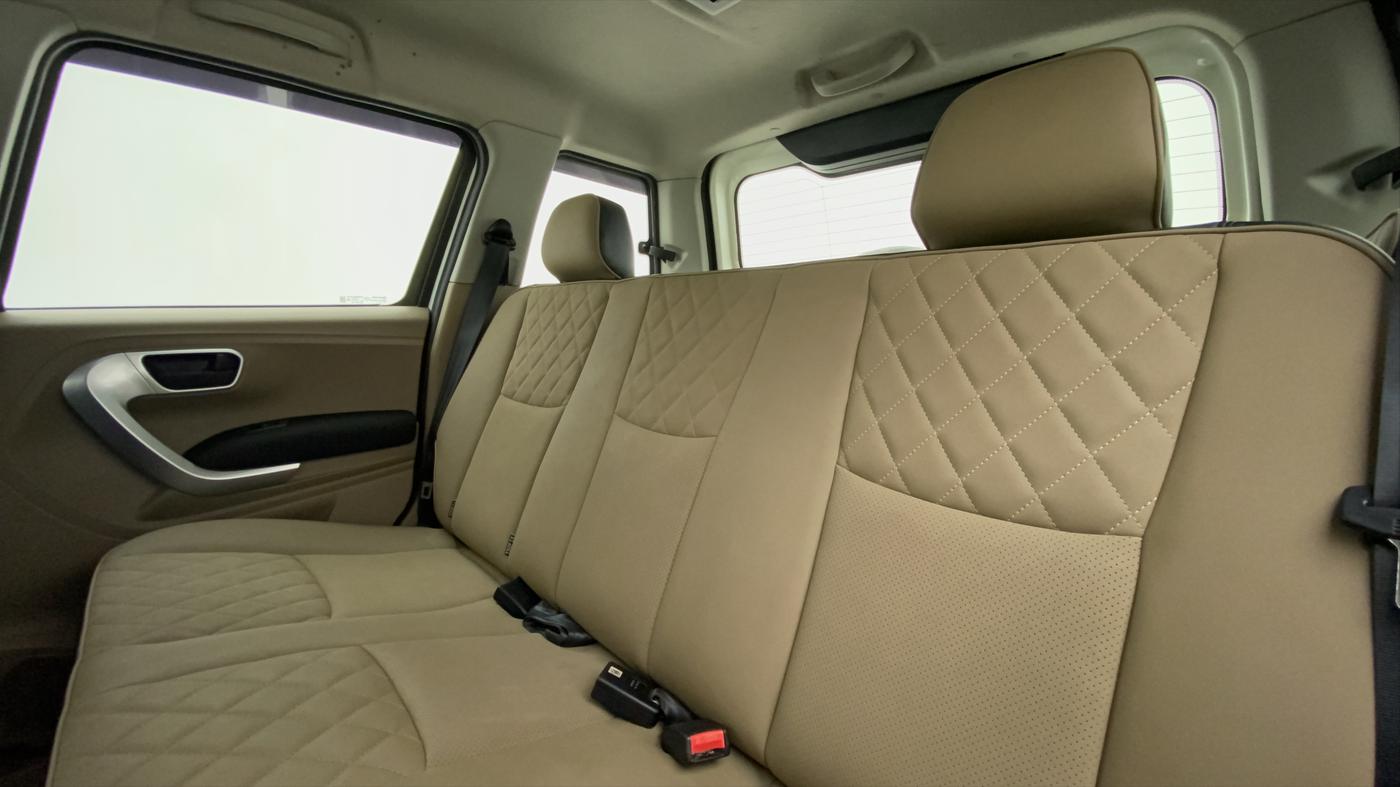 2019 Mahindra TUV300 T10, Diesel, Manual, 91,237 km, Right Side Rear Door Cabin