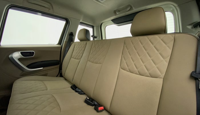 2019 Mahindra TUV300 T10, Diesel, Manual, 91,237 km, Right Side Rear Door Cabin