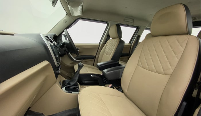 2019 Mahindra TUV300 T10, Diesel, Manual, 91,237 km, Right Side Front Door Cabin