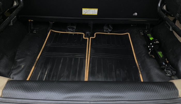 2019 Mahindra TUV300 T10, Diesel, Manual, 91,237 km, Boot Inside
