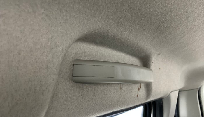 2019 Mahindra TUV300 T10, Diesel, Manual, 91,237 km, Ceiling - Roof lining minor dirty
