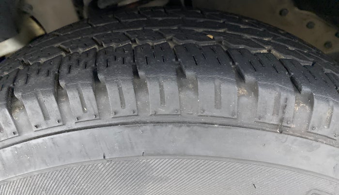 2019 Mahindra TUV300 T10, Diesel, Manual, 91,237 km, Left Front Tyre Tread
