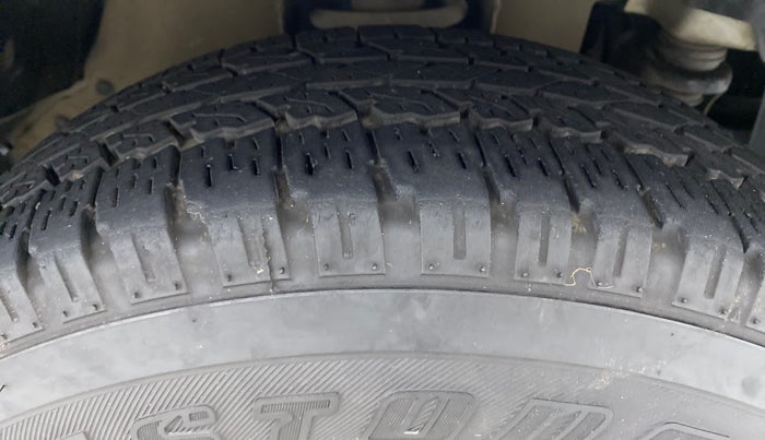2019 Mahindra TUV300 T10, Diesel, Manual, 91,237 km, Right Front Tyre Tread