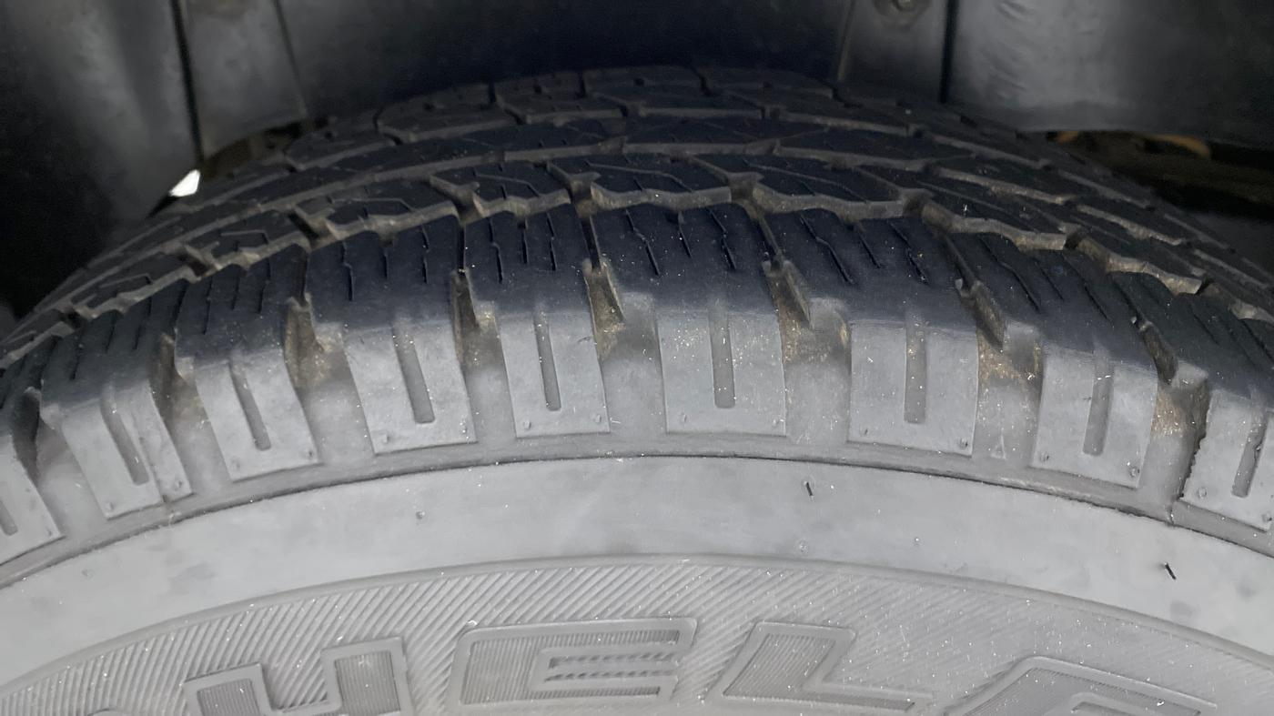 2019 Mahindra TUV300 T10, Diesel, Manual, 91,237 km, Right Rear Tyre Tread