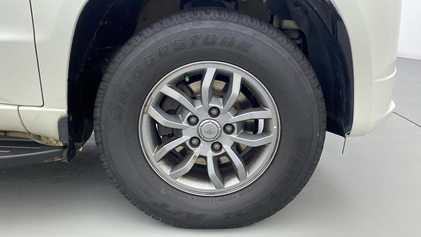 2019 Mahindra TUV300 T10, Diesel, Manual, 91,237 km, Right Front Wheel