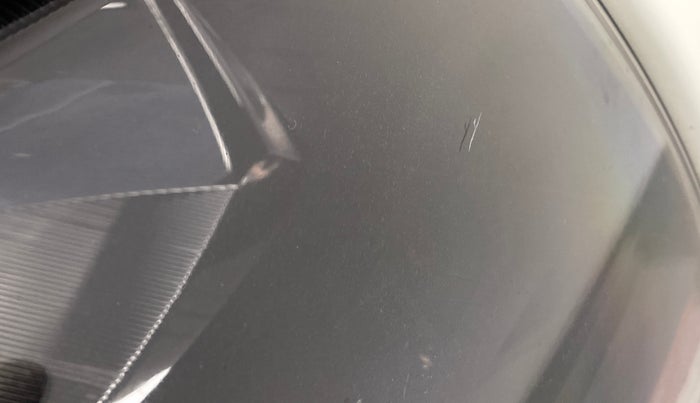2019 Mahindra TUV300 T10, Diesel, Manual, 91,237 km, Right headlight - Minor scratches