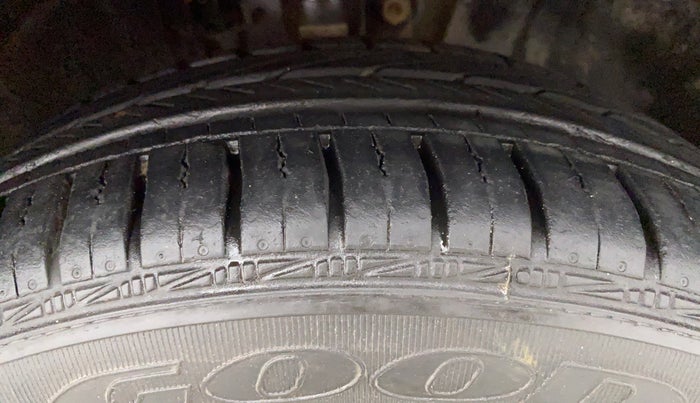 2013 Volkswagen Polo HIGHLINE1.2L PETROL, Petrol, Manual, Right Front Tyre Tread
