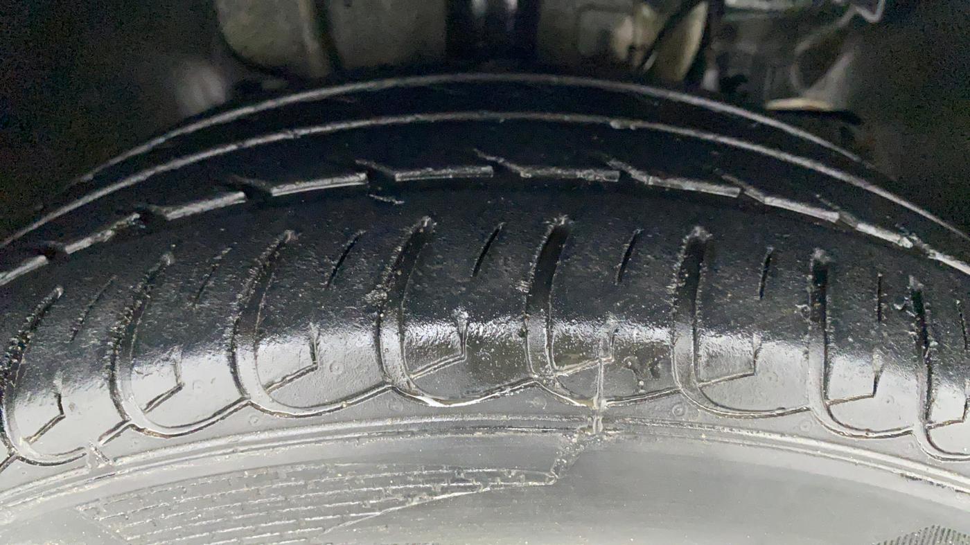 2018 Tata Tiago XZ 1.2 REVOTRON, Petrol, Manual, 34,129 km, Right Front Tyre Tread
