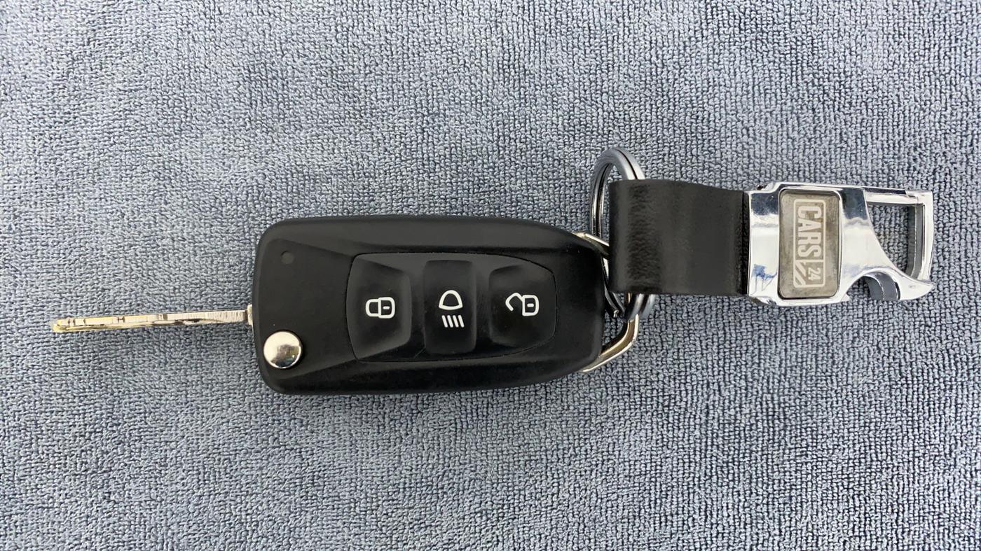 2018 Tata Tiago XZ 1.2 REVOTRON, Petrol, Manual, 34,129 km, Key Close Up