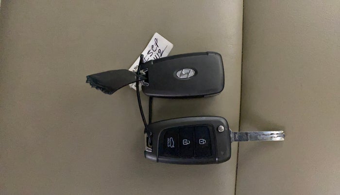 2017 Hyundai Verna 1.6 VTVT SX, Petrol, Manual, 51,658 km, Key Close Up