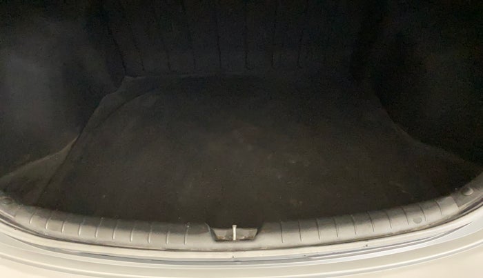 2017 Hyundai Verna 1.6 VTVT SX, Petrol, Manual, 51,658 km, Boot Inside