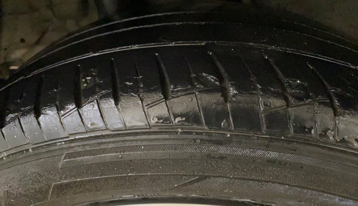 2017 Hyundai Verna 1.6 VTVT SX, Petrol, Manual, 51,658 km, Right Rear Tyre Tread