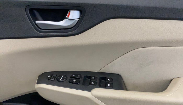 2017 Hyundai Verna 1.6 VTVT SX, Petrol, Manual, 51,658 km, Driver Side Door Panels Control