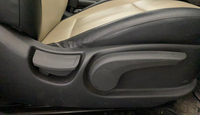 2017 Hyundai Verna 1.6 VTVT SX, Petrol, Manual, 51,658 km, Driver Side Adjustment Panel