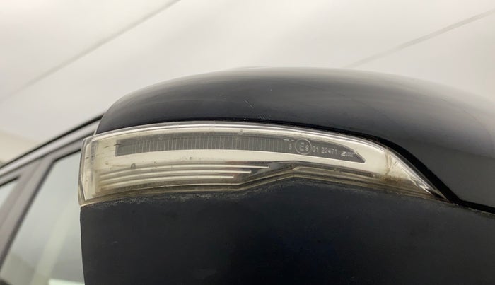 2019 Mahindra XUV300 W8 (O) 1.2 PETROL, Petrol, Manual, 57,202 km, Right rear-view mirror - Indicator light not working