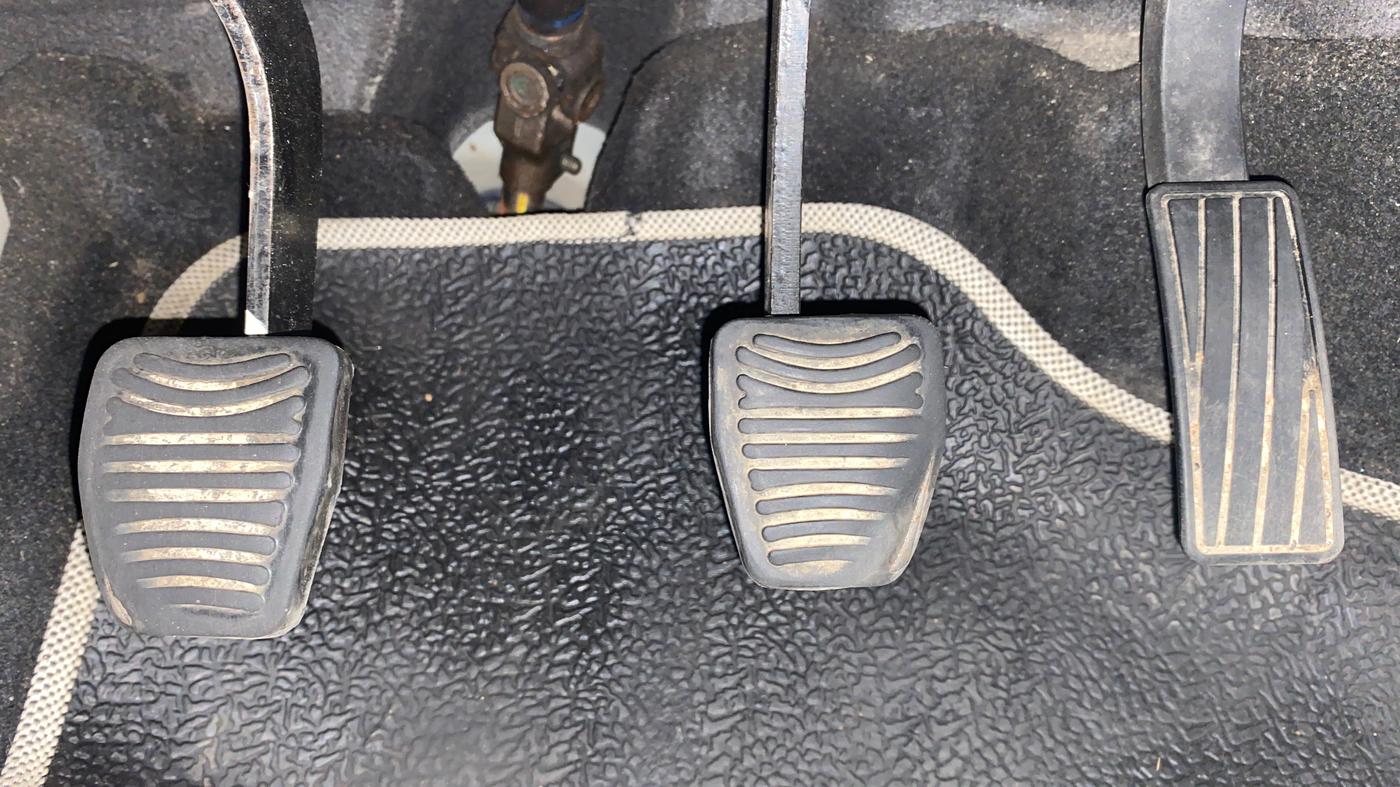 2019 Mahindra XUV300 W8 (O) 1.2 PETROL, Petrol, Manual, 57,202 km, Pedals