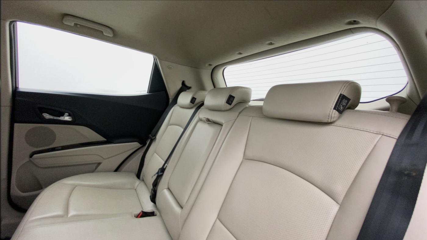 2019 Mahindra XUV300 W8 (O) 1.2 PETROL, Petrol, Manual, 57,202 km, Right Side Rear Door Cabin