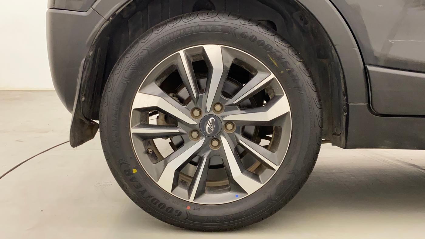 2019 Mahindra XUV300 W8 (O) 1.2 PETROL, Petrol, Manual, 57,202 km, Right Rear Wheel