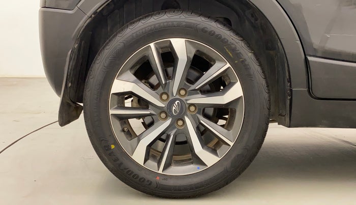 2019 Mahindra XUV300 W8 (O) 1.2 PETROL, Petrol, Manual, 57,202 km, Right Rear Wheel