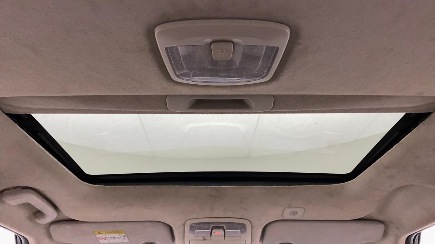 2019 Mahindra XUV300 W8 (O) 1.2 PETROL, Petrol, Manual, 57,202 km, Moonroof/ Sunroof