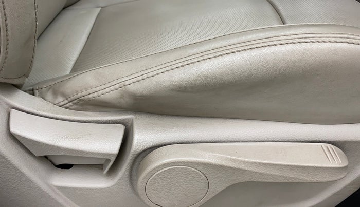 2019 Mahindra XUV300 W8 (O) 1.2 PETROL, Petrol, Manual, 57,202 km, Driver Side Adjustment Panel