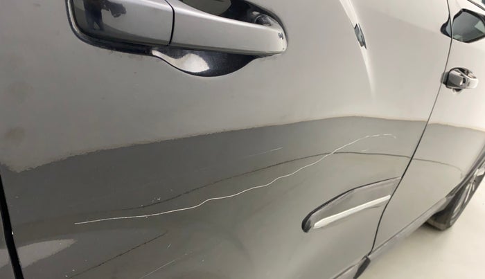 2019 Mahindra XUV300 W8 (O) 1.2 PETROL, Petrol, Manual, 57,202 km, Right rear door - Minor scratches