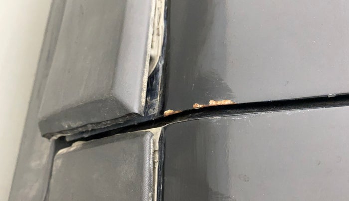 2019 Mahindra XUV300 W8 (O) 1.2 PETROL, Petrol, Manual, 57,202 km, Front passenger door - Slight discoloration