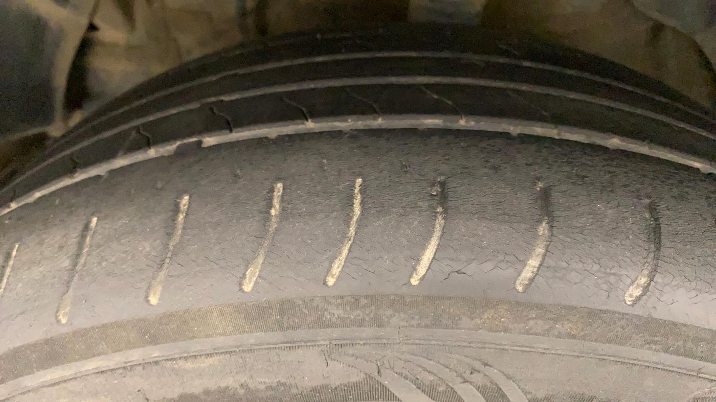 2019 Mahindra XUV300 W8 (O) 1.2 PETROL, Petrol, Manual, 57,202 km, Left Front Tyre Tread