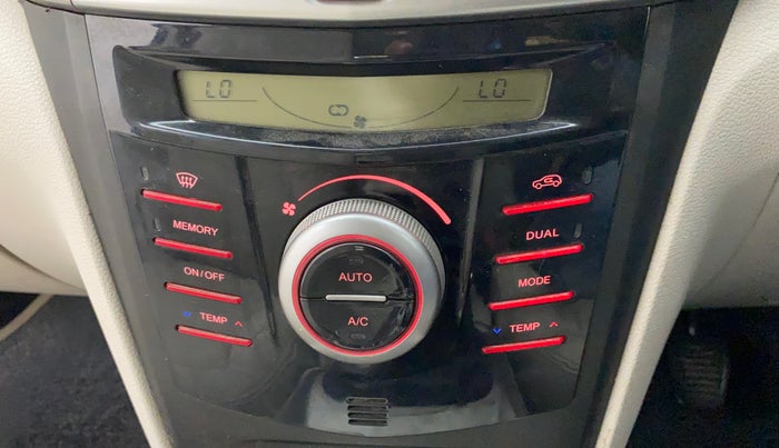 2019 Mahindra XUV300 W8 (O) 1.2 PETROL, Petrol, Manual, 57,202 km, AC Unit - Main switch light not functional