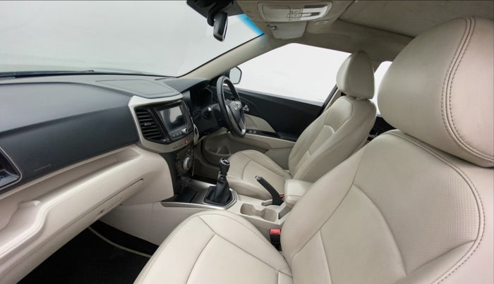 2019 Mahindra XUV300 W8 (O) 1.2 PETROL, Petrol, Manual, 57,202 km, Right Side Front Door Cabin