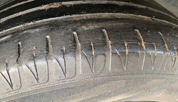 2020 Maruti Vitara Brezza ZXI, Petrol, Manual, 71,046 km, Left Rear Tyre Tread