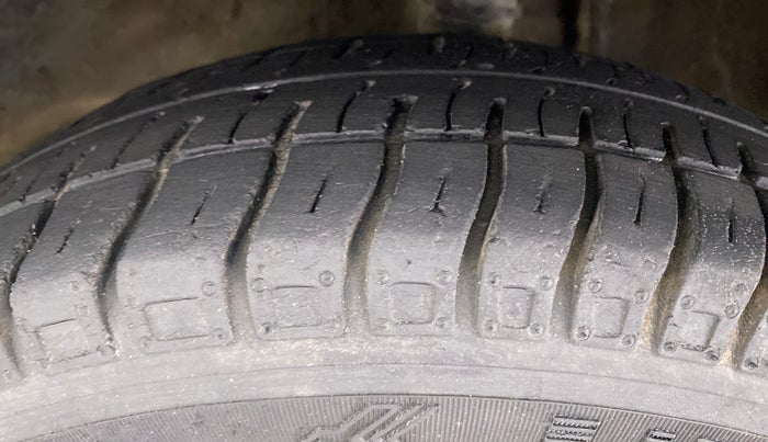 2016 Maruti Alto 800 LXI, Petrol, Manual, 31,818 km, Left Front Tyre Tread