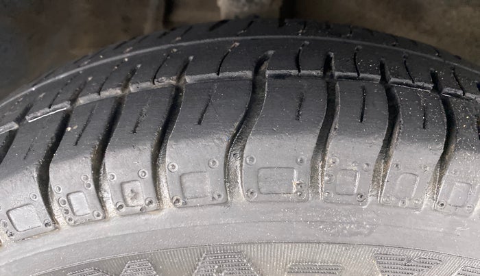 2016 Maruti Alto 800 LXI, Petrol, Manual, 31,818 km, Right Front Tyre Tread