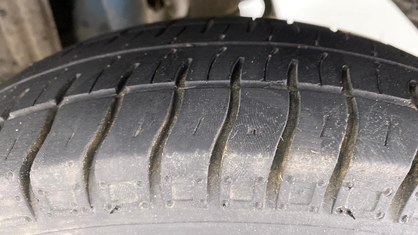 2016 Maruti Alto 800 LXI, Petrol, Manual, 31,818 km, Left Rear Tyre Tread