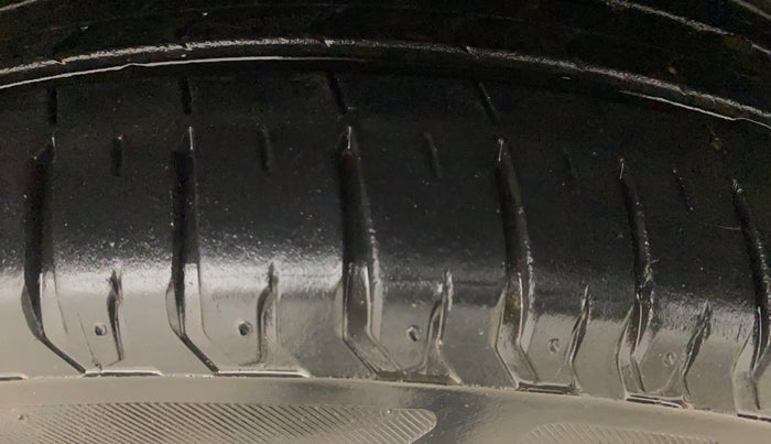 2024 Maruti Ertiga VXI AT SHVS, Petrol, Automatic, 20,781 km, Right Front Tyre Tread