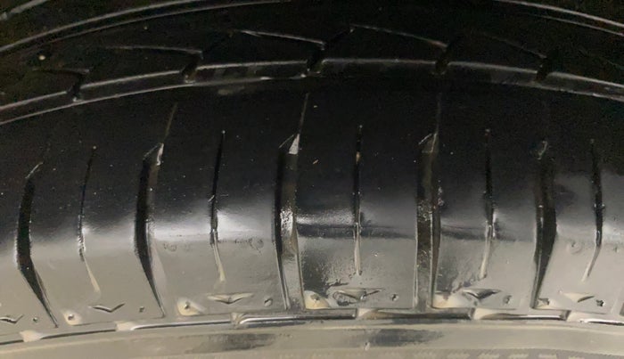 2024 Maruti Ertiga VXI AT SHVS, Petrol, Automatic, 20,781 km, Left Rear Tyre Tread