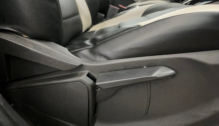 2017 Ford Ecosport TITANIUM 1.5L DIESEL, Diesel, Manual, 75,345 km, Driver Side Adjustment Panel