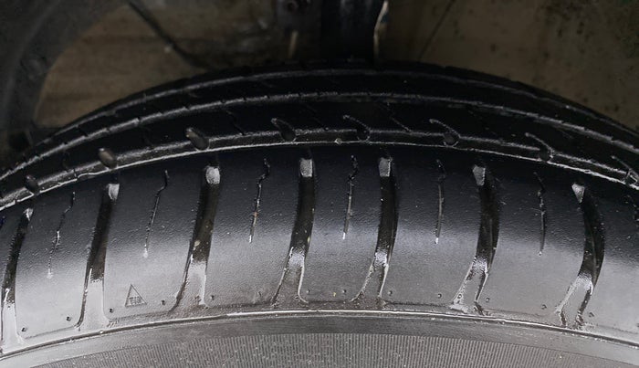2020 Maruti Swift VXI, Petrol, Manual, 24,522 km, Left Front Tyre Tread