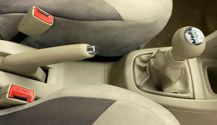 2015 Maruti Swift Dzire VXI, CNG, Manual, 1,18,645 km, Gear Lever