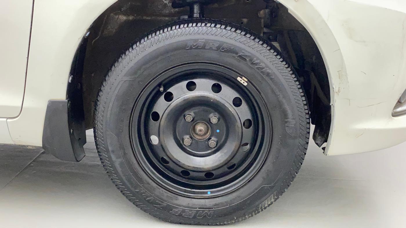 2015 Maruti Swift Dzire VXI, CNG, Manual, 1,18,645 km, Right Front Wheel